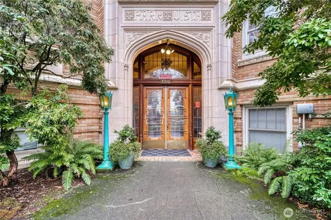 5810 Cowen Place NE Seattle WA 98105