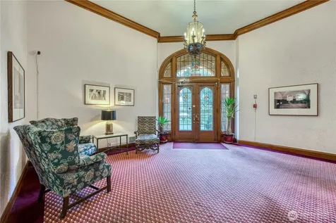 5810 Cowen Place NE Seattle WA 98105