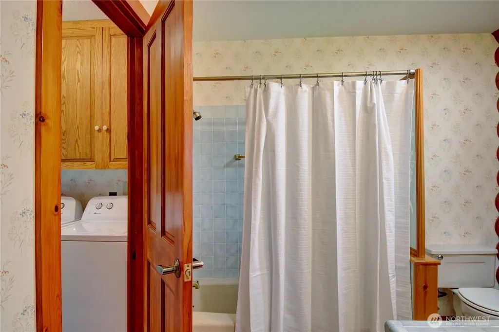 17368 Maple Lane La Conner WA 98257