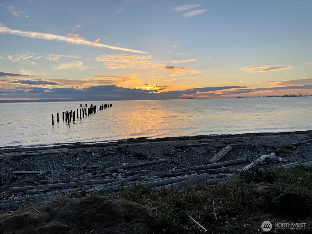 1334 Gulf Road Point Roberts WA 98281