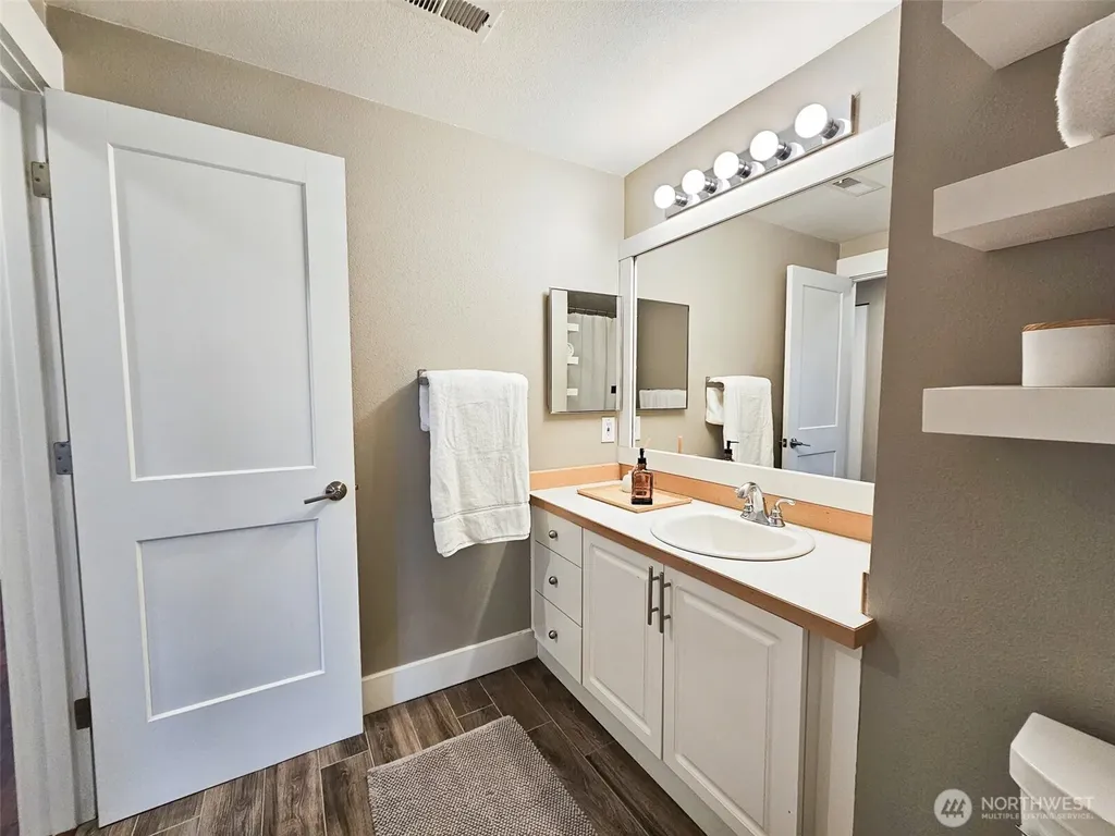 2272 Newport Way NW Issaquah WA 98027