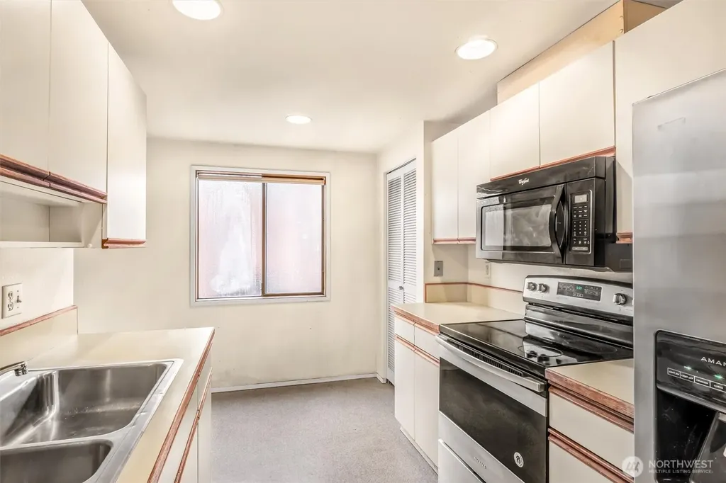505 W Roy Street Seattle WA 98119