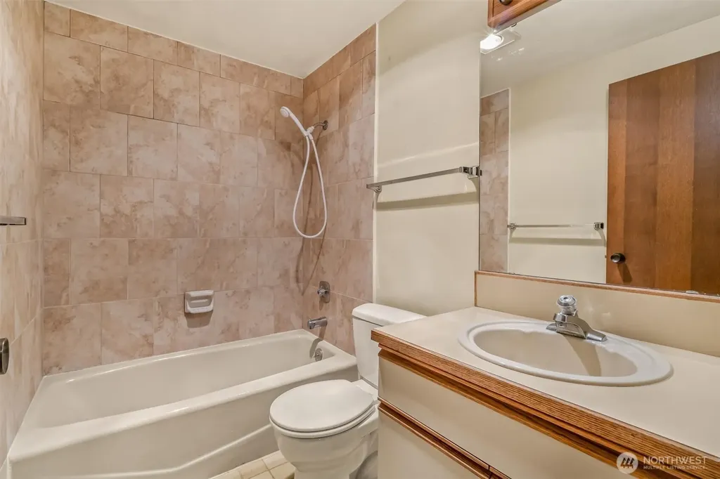 505 W Roy Street Seattle WA 98119