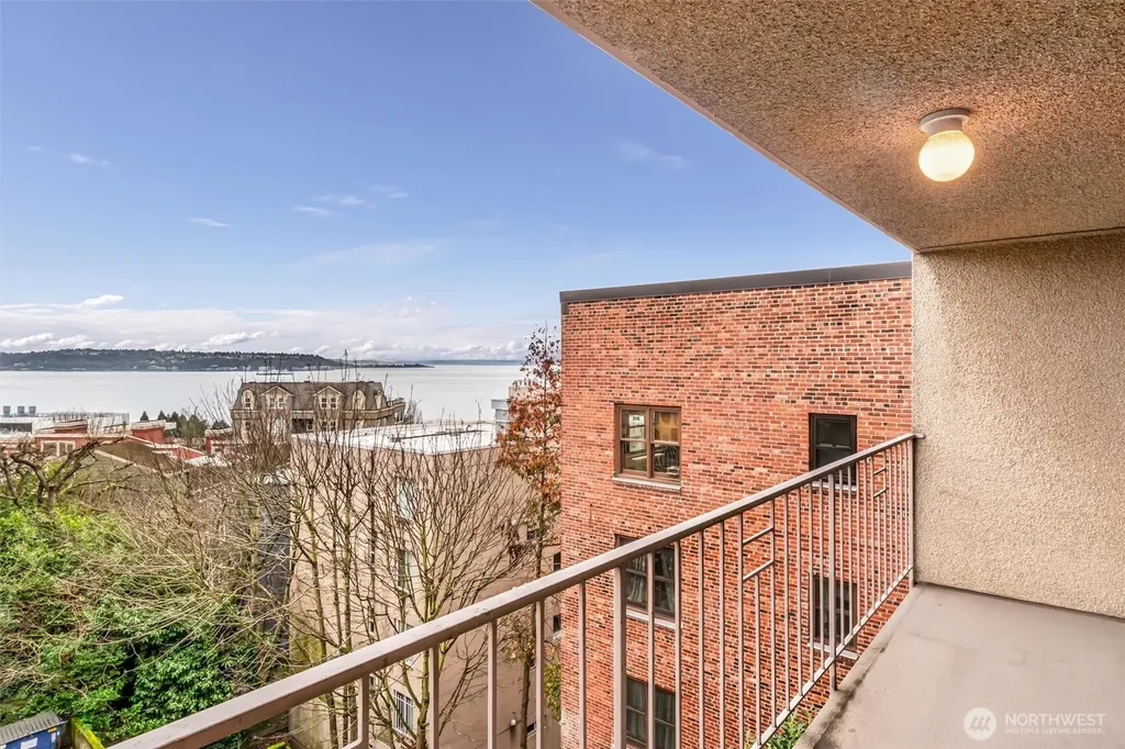 505 W Roy Street Seattle WA 98119