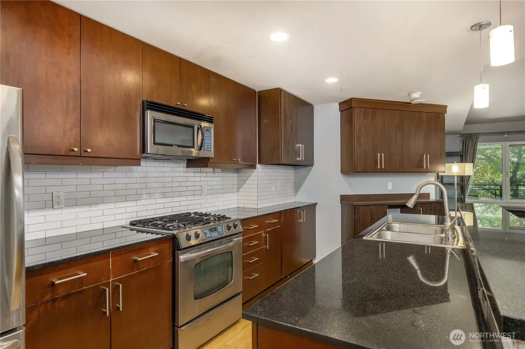 81 Clay Street Seattle WA 98121