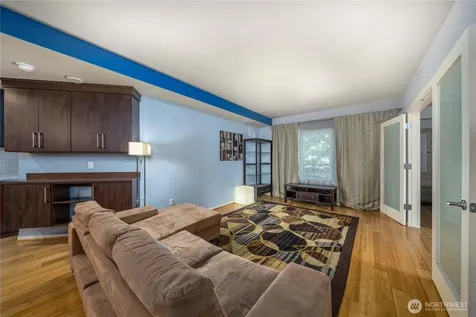 81 Clay Street Seattle WA 98121