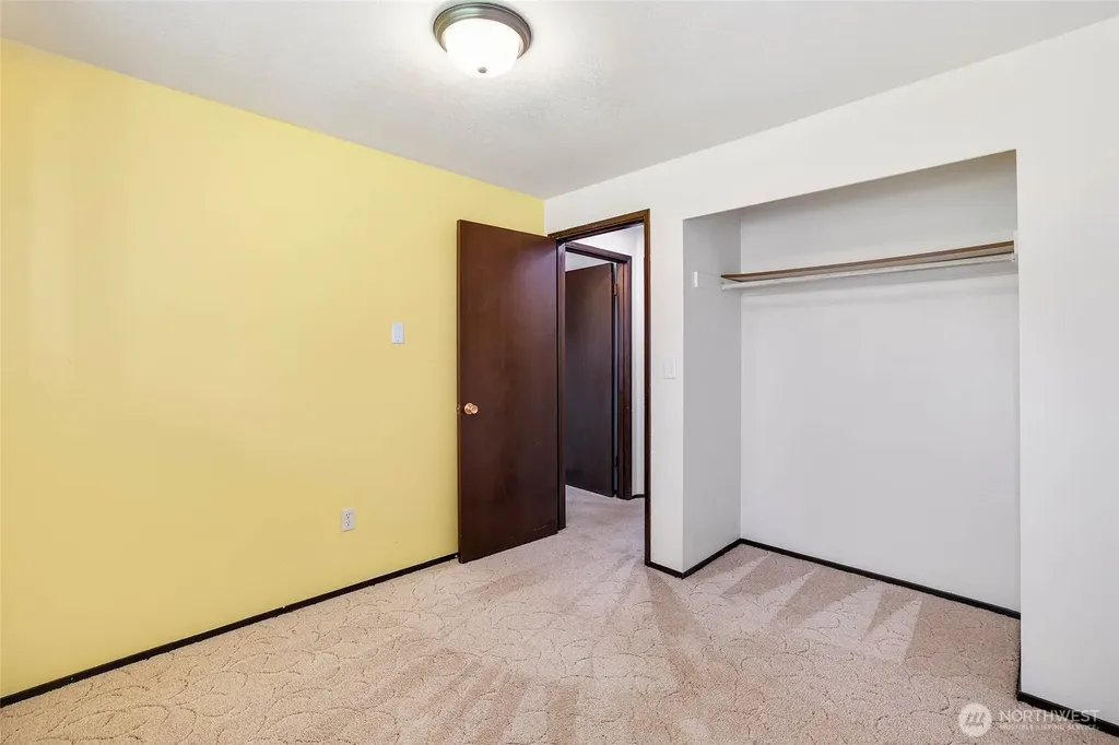 8504 Quinault Drive NE Olympia WA 98516