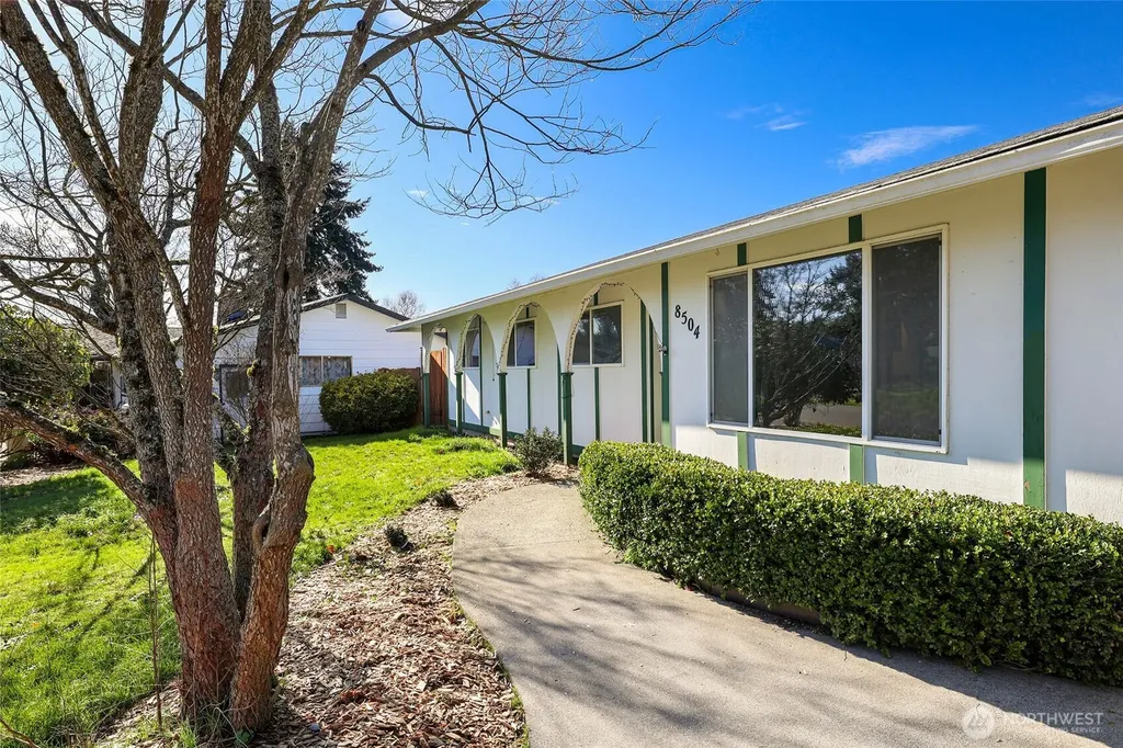 8504 Quinault Drive NE Olympia WA 98516