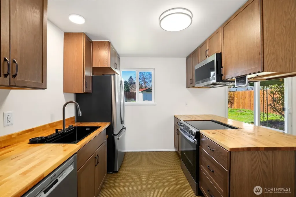 8504 Quinault Drive NE Olympia WA 98516