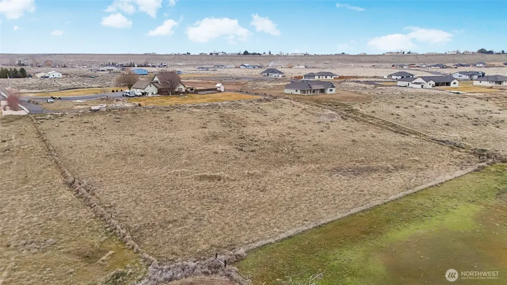 4997 NE Road 7.5 Moses Lake WA 98837