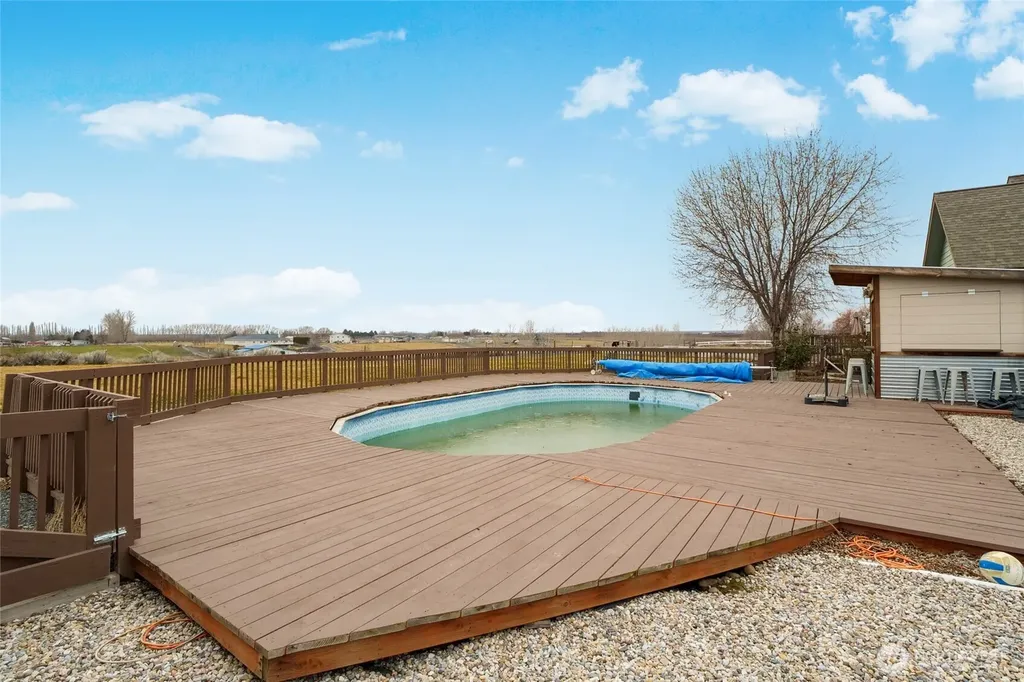 4997 NE Road 7.5 Moses Lake WA 98837