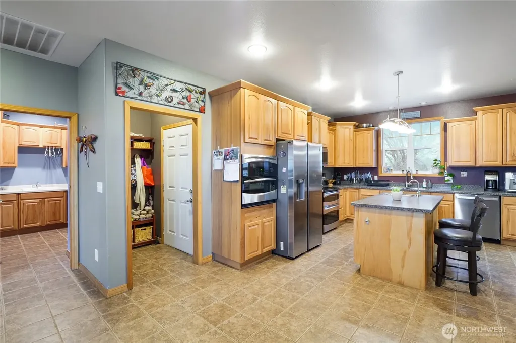 4997 NE Road 7.5 Moses Lake WA 98837