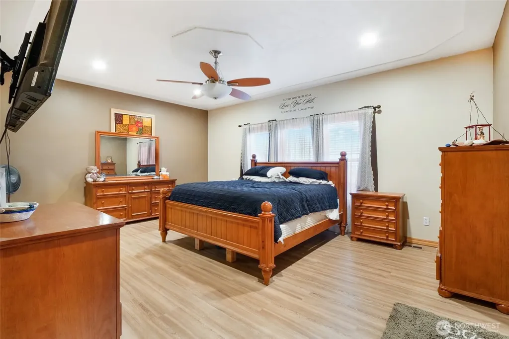4997 NE Road 7.5 Moses Lake WA 98837