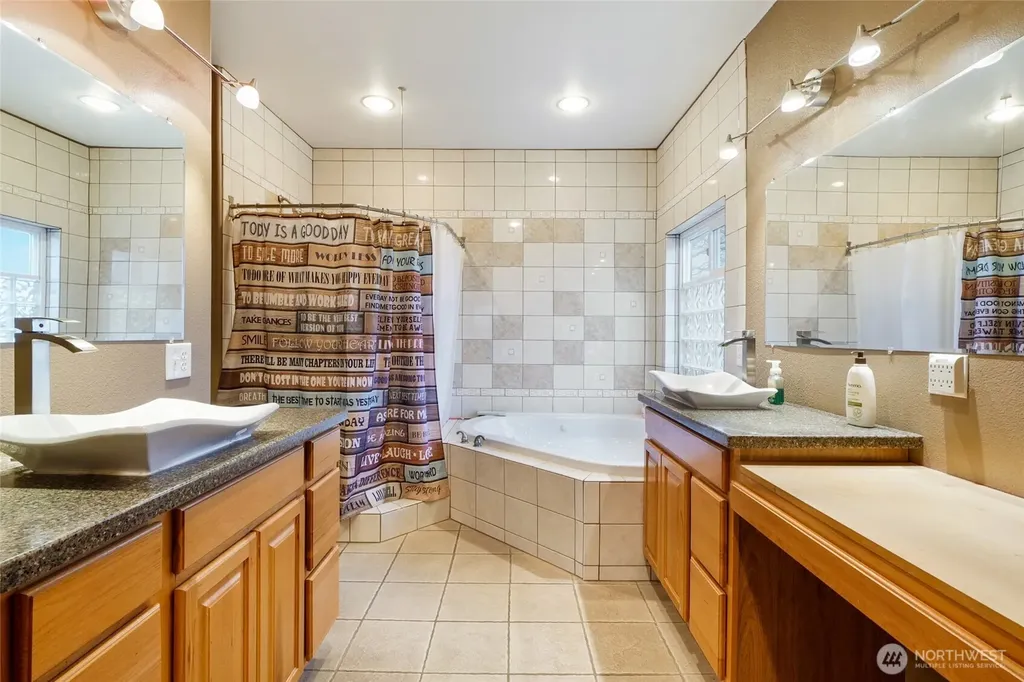 4997 NE Road 7.5 Moses Lake WA 98837