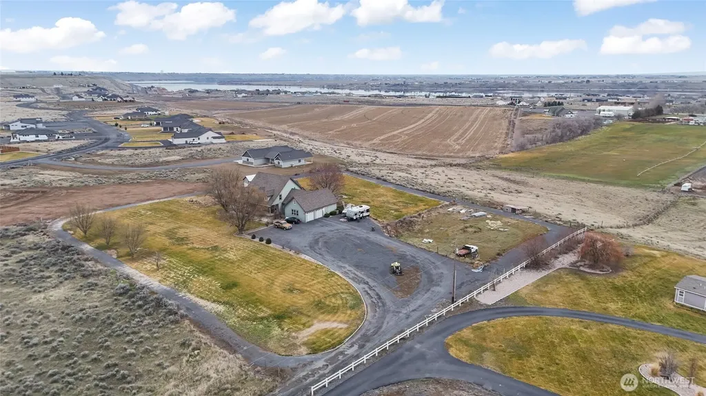 4997 NE Road 7.5 Moses Lake WA 98837