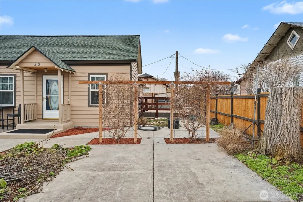 22 S Elder Street Soap Lake WA 98851