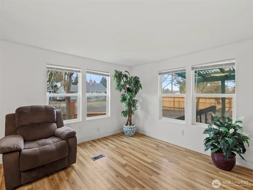 11040 14th Avenue SW Seattle WA 98146