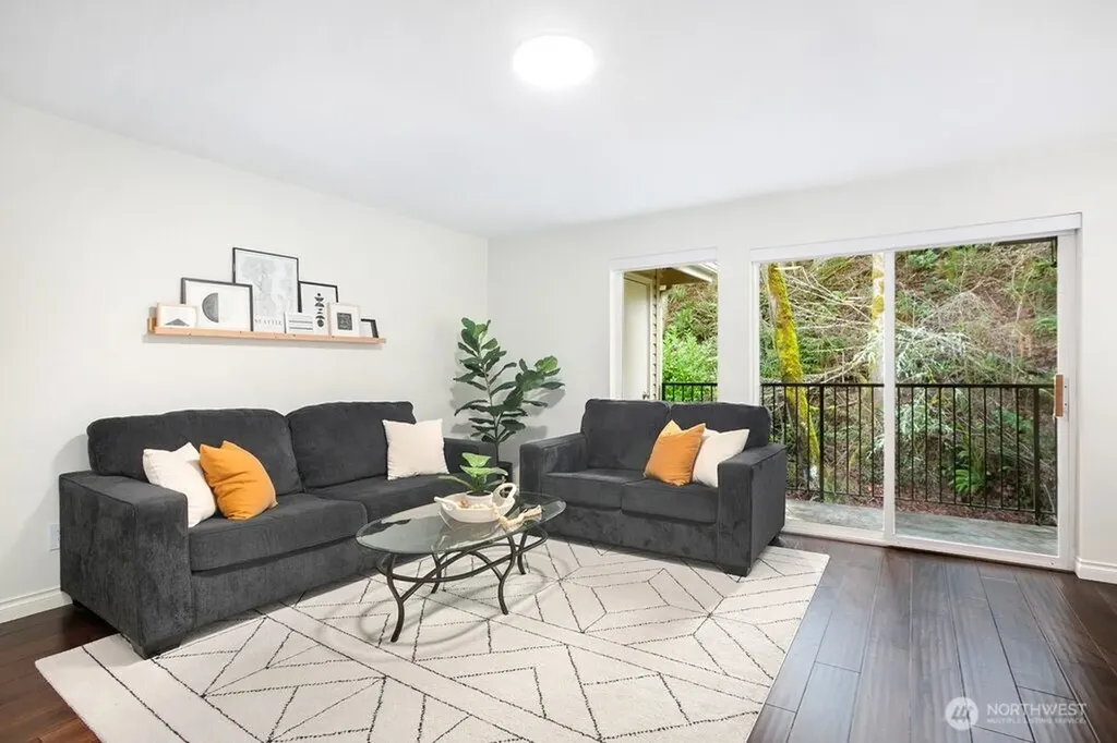 595 Newport Way NW Issaquah WA 98027