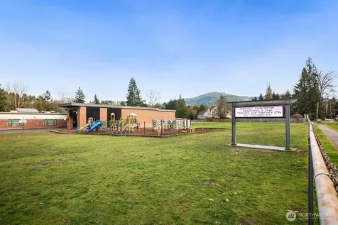 595 Newport Way NW Issaquah WA 98027
