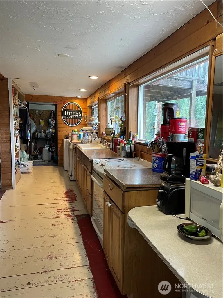 57 Slippery Hill Lane Republic WA 99166