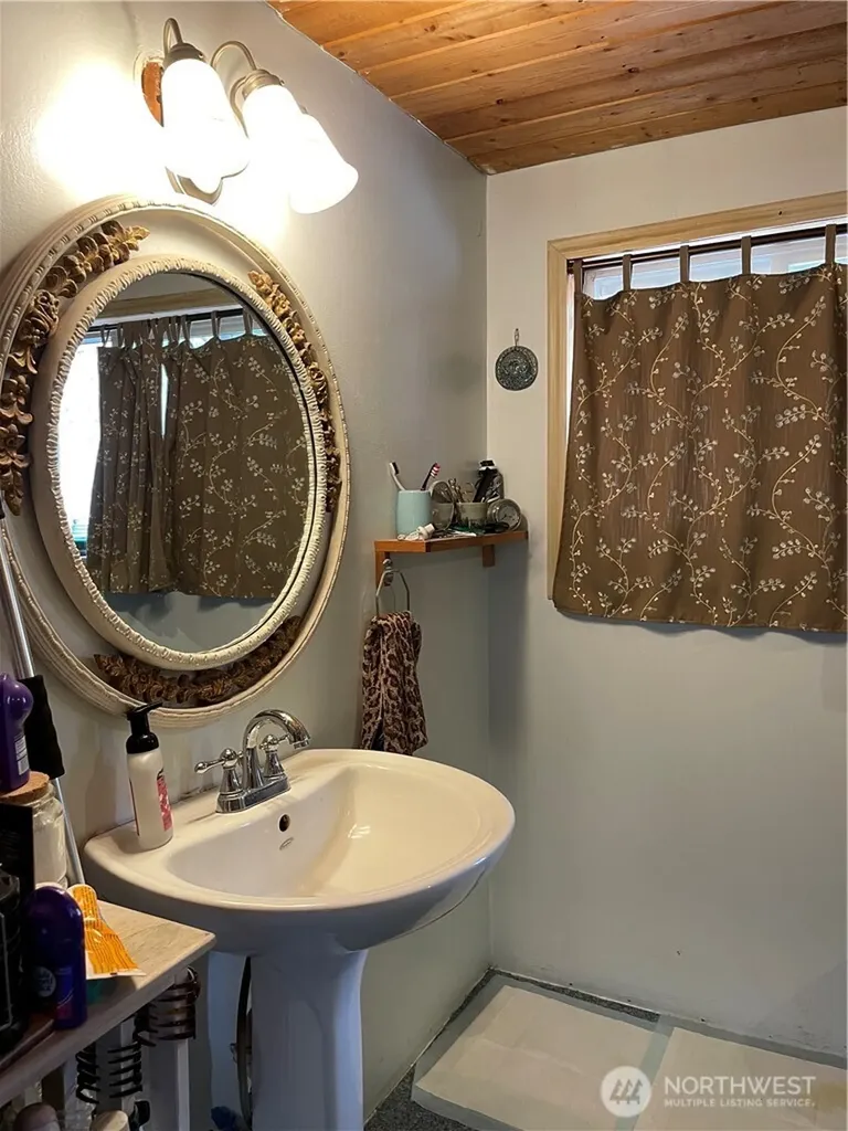 57 Slippery Hill Lane Republic WA 99166