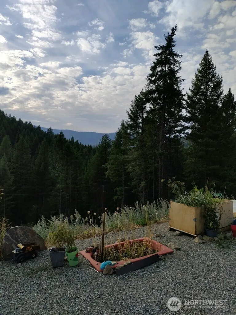 57 Slippery Hill Lane Republic WA 99166