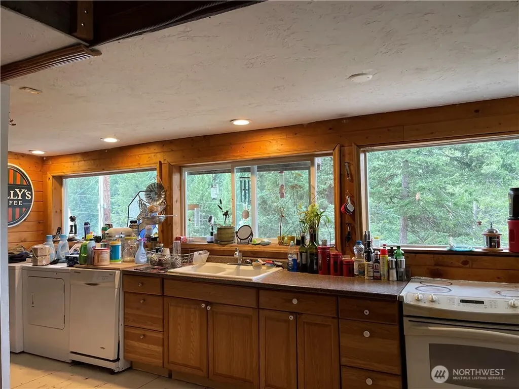 57 Slippery Hill Lane Republic WA 99166