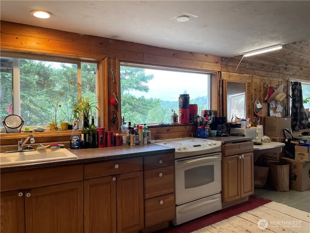 57 Slippery Hill Lane Republic WA 99166