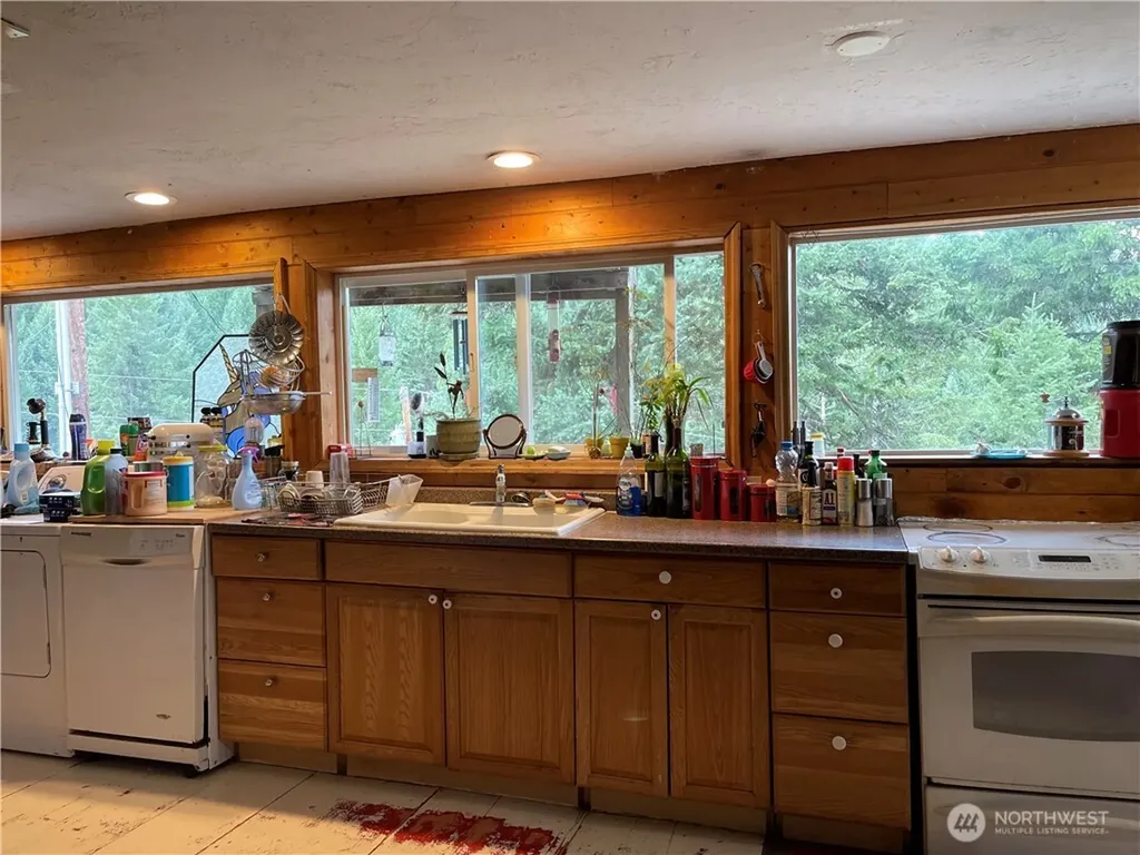 57 Slippery Hill Lane Republic WA 99166
