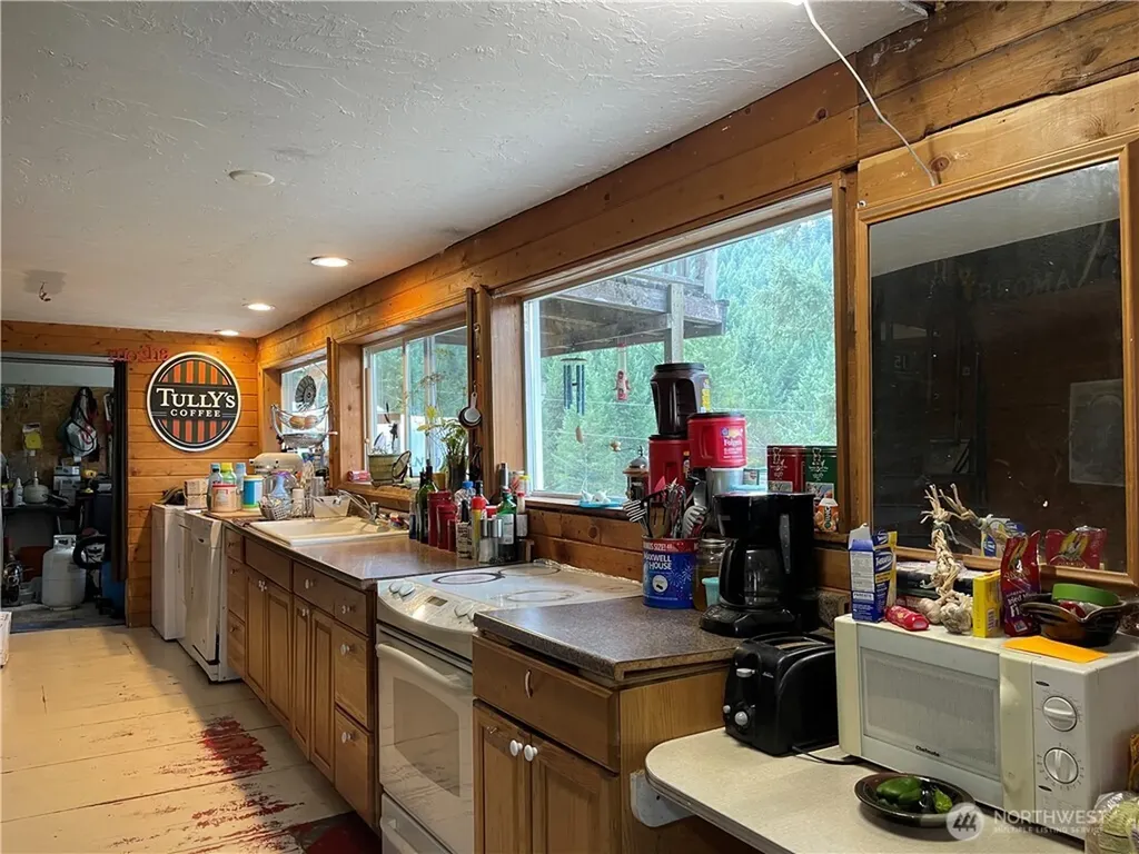 57 Slippery Hill Lane Republic WA 99166