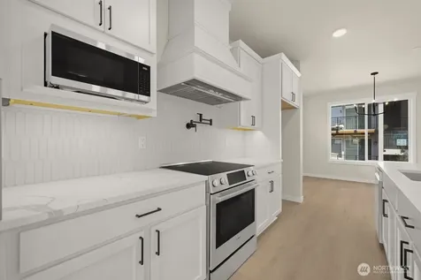 16823 Alder Way Lynnwood WA 98037