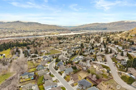 712 Vista View Place East Wenatchee WA 98802