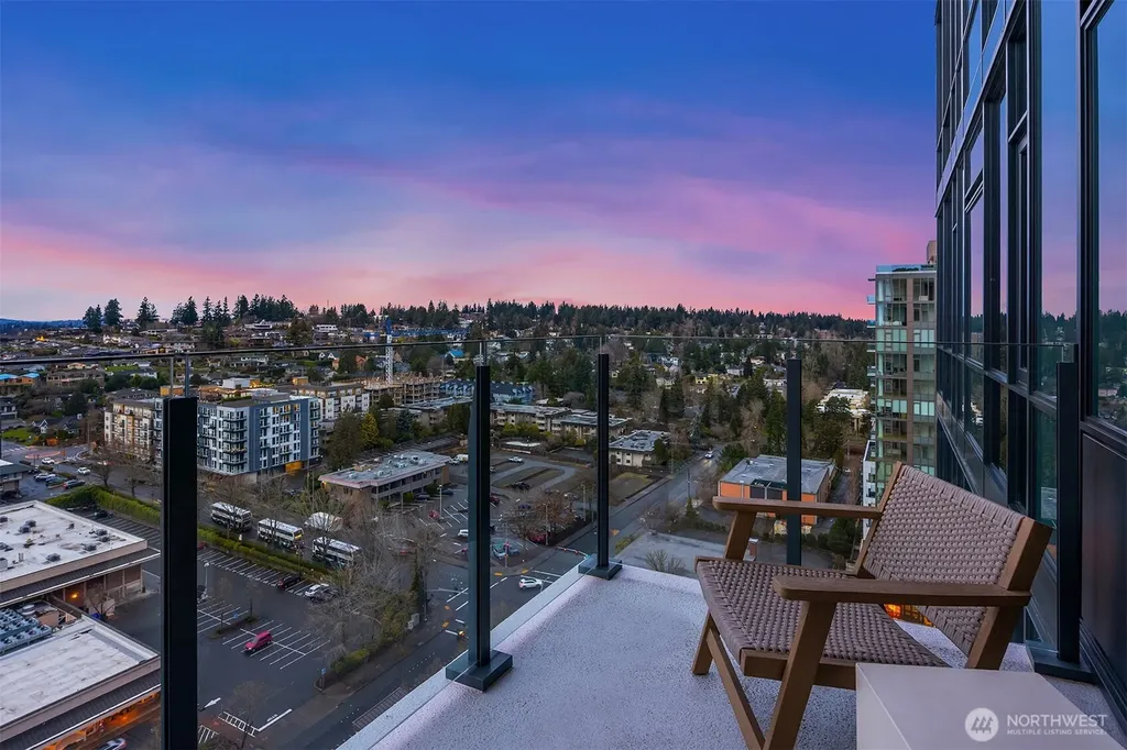 889 Avenue Square NE Bellevue WA 98004