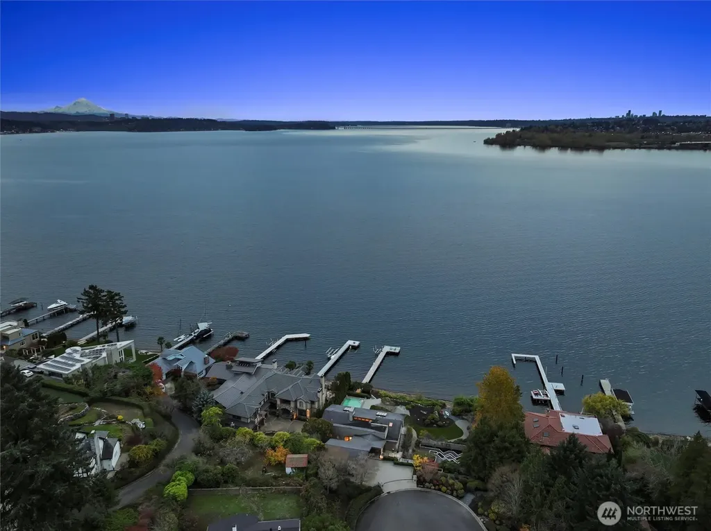 11121 79th Place NE Kirkland WA 98034