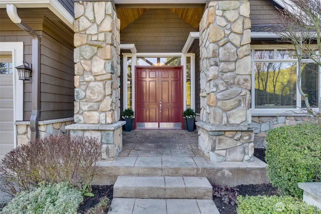 1915 205th Place NE Sammamish WA 98074