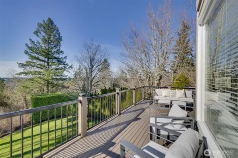 1915 205th Place NE Sammamish WA 98074