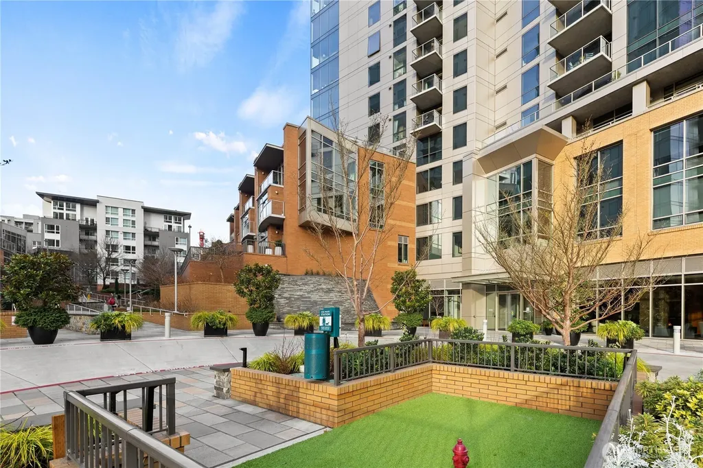 10650 NE 9th Place Bellevue WA 98004