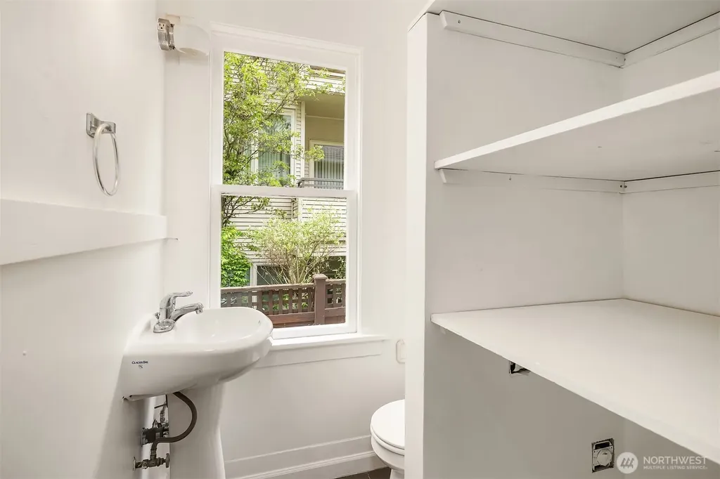 2031 Eastlake Avenue E Seattle WA 98102