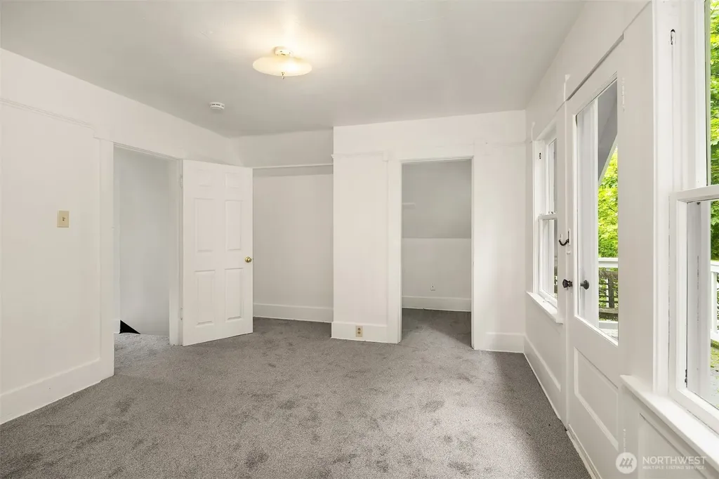 2031 Eastlake Avenue E Seattle WA 98102