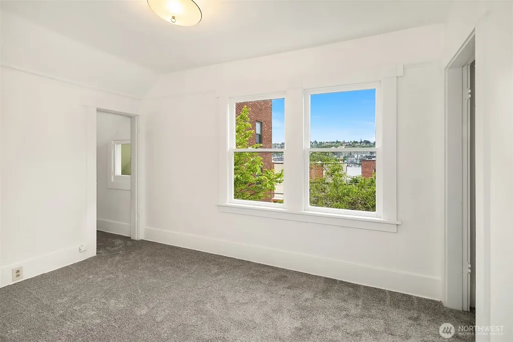 2031 Eastlake Avenue E Seattle WA 98102