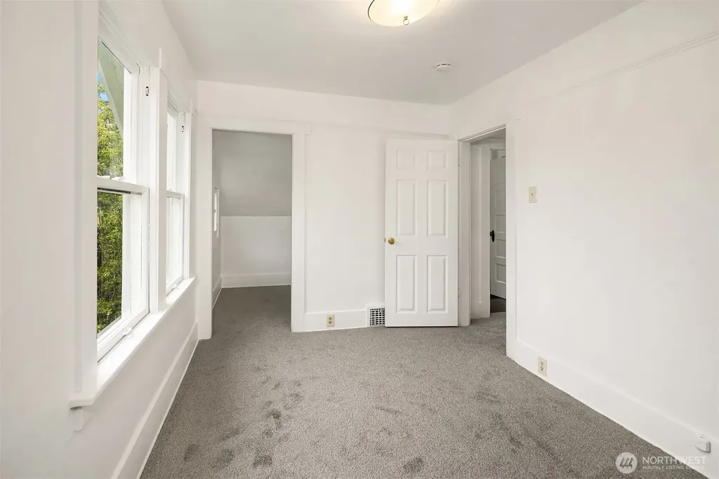 2031 Eastlake Avenue E Seattle WA 98102