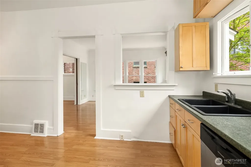 2031 Eastlake Avenue E Seattle WA 98102