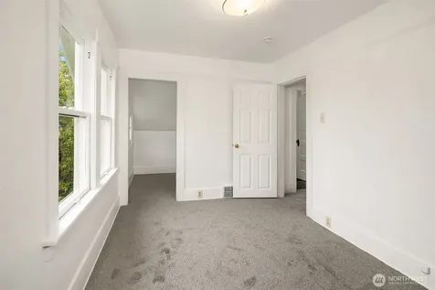 2031 Eastlake Avenue E Seattle WA 98102