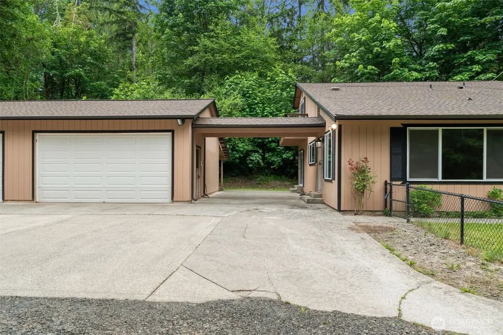 4562 SE Burley Olalla Road Olalla WA 98359