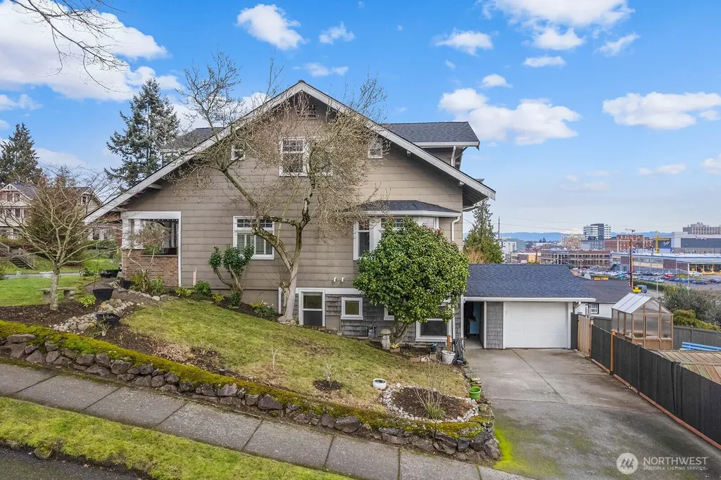3231 Grand Avenue Everett WA 98201