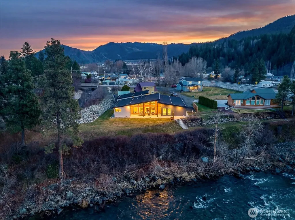 34 Steelhead Lane Dryden WA 98821