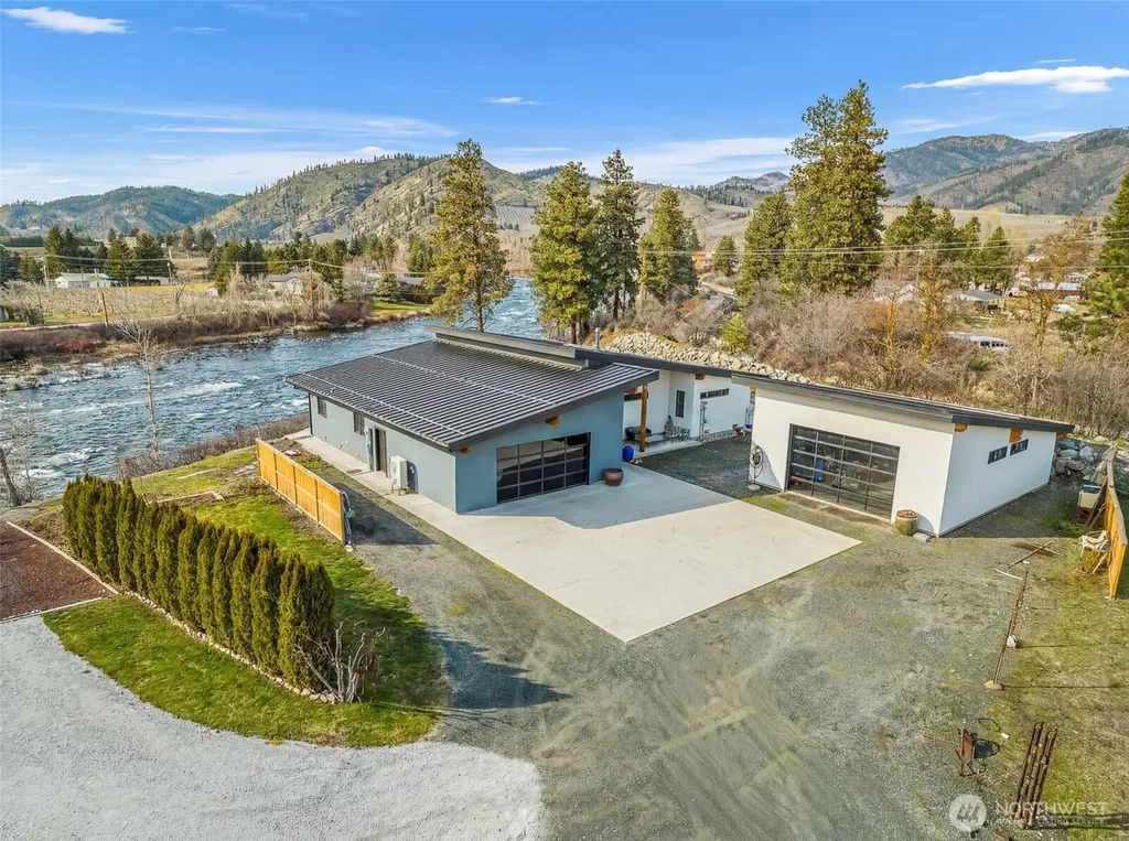 34 Steelhead Lane Dryden WA 98821