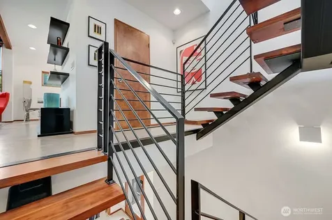209 12th Ave E Seattle WA 98102