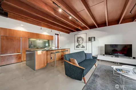 209 12th Ave E Seattle WA 98102