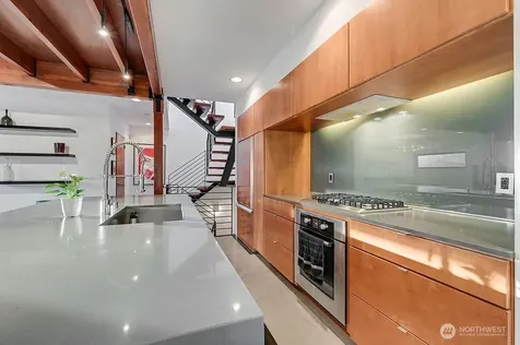 209 12th Ave E Seattle WA 98102